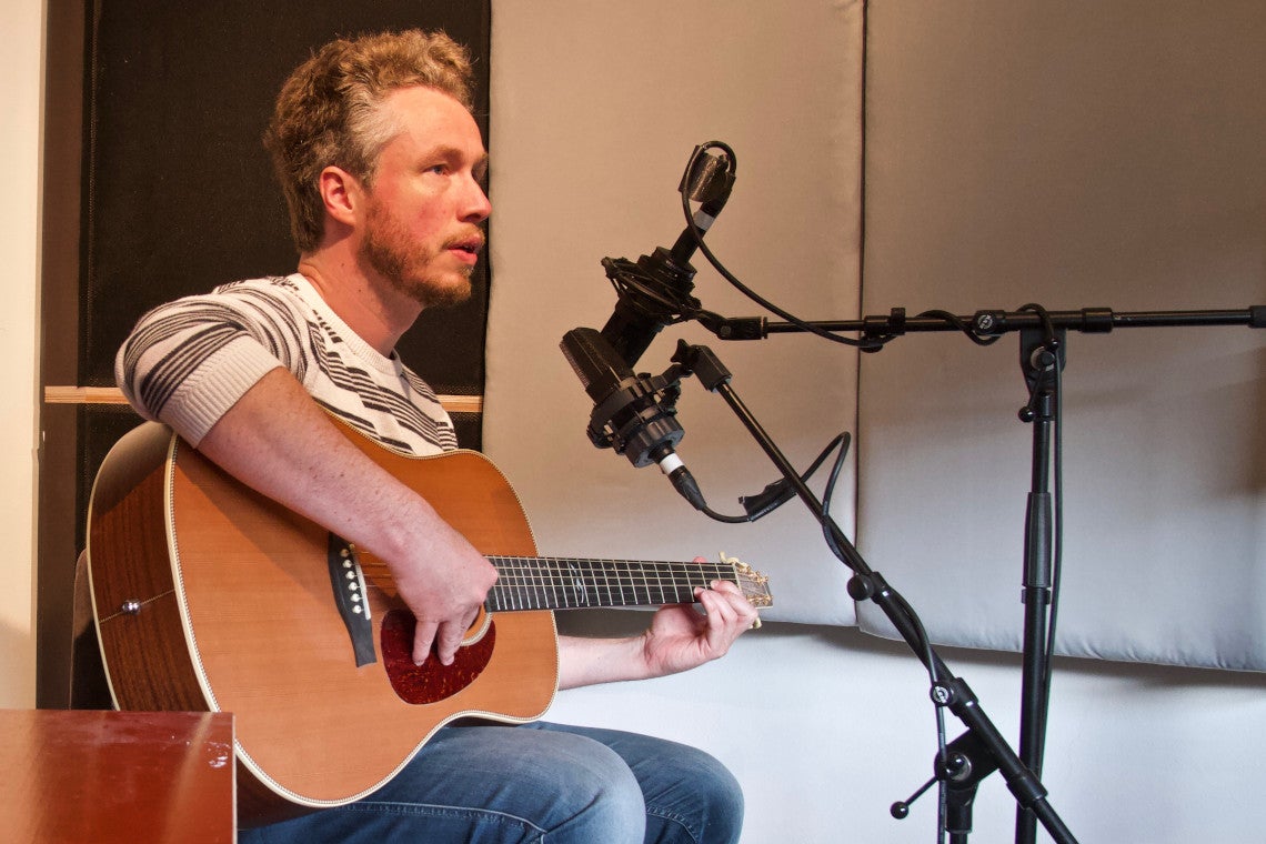 Media Form Singer Recording Singer-Songwriters: How it’s Done | Bax Music Blog