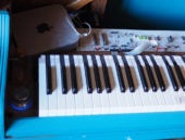 Bouw een akoestische piano om naar een elektronische huiskamerstudio