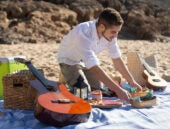 4 Differences Between Ukulele & Guitar